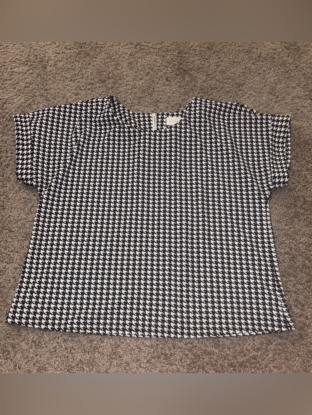 MELLODAY Black & White Houndstooth Short Sleeve Top